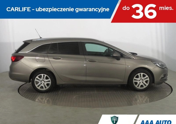 Opel Astra cena 48000 przebieg: 161274, rok produkcji 2017 z Białogard małe 211